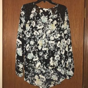 Beautiful blouse -Love on a Hanger- XL